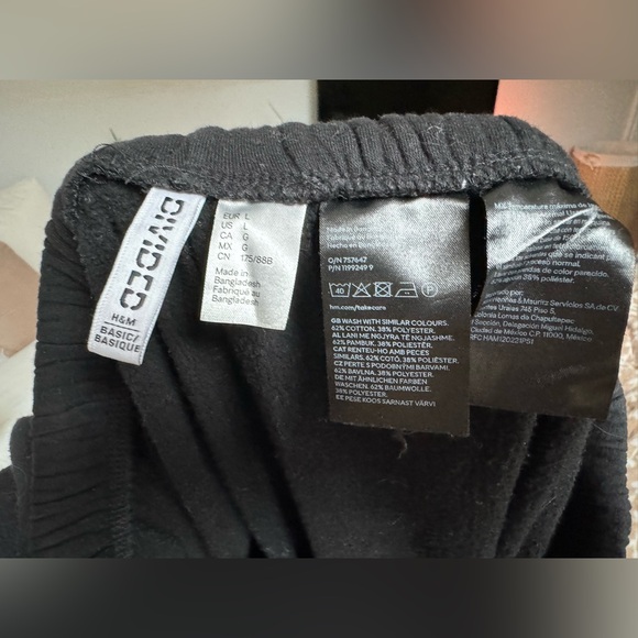 Black H&M DIVIDED Straight Leg Sweatpants - Picture 5 of 5
